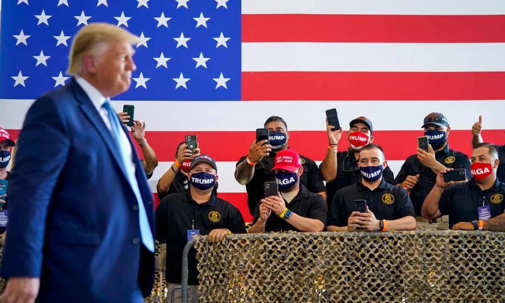 Παίρνει "κεφάλι" ο Τραμπ σε νέα δημοσκόπηση ένα μήνα πριν τις εκλογές